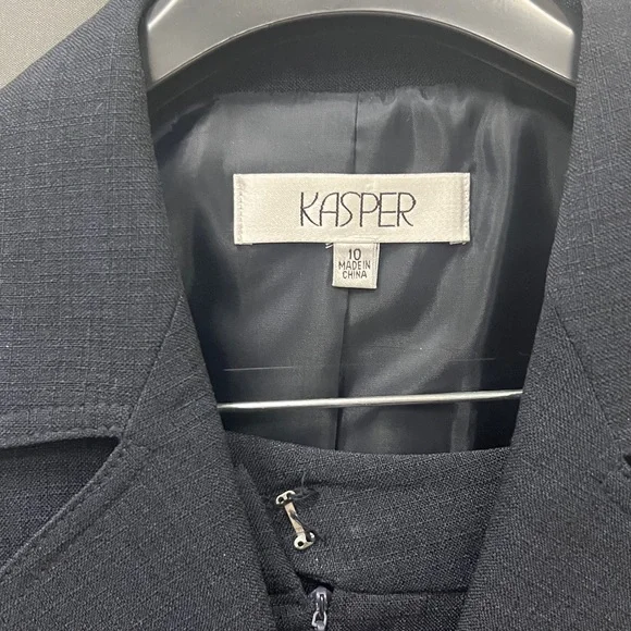 Kasper Women's Dark Blazer with Buttoned Pockets - Picture 2 of 4